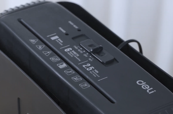 Déchiqueteuse découpée à la bande 01 Deli ET102SC