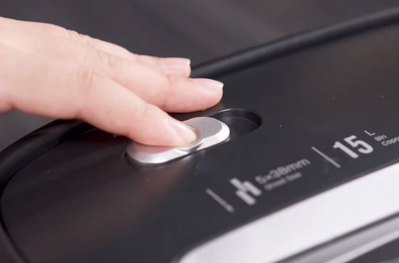 01 Deli E9947 Déchiqueteuse