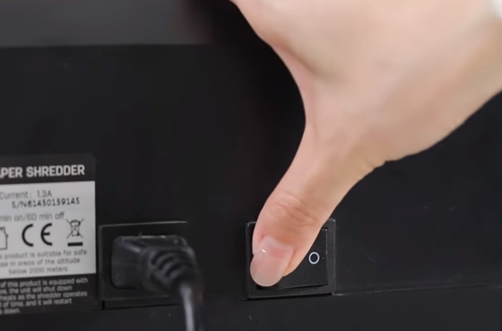 01 Deli E14400 Déchiqueteuse